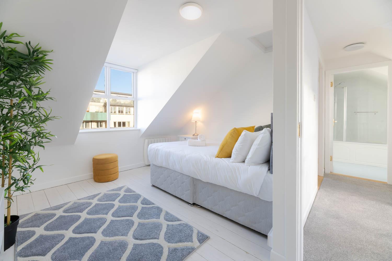 Modern Canal View Home, In City Centre, Sleeps 8 ゴールウェイ エクステリア 写真