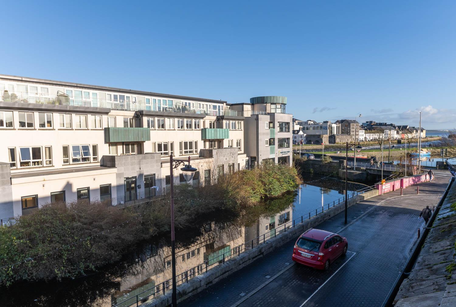 Modern Canal View Home, In City Centre, Sleeps 8 ゴールウェイ エクステリア 写真
